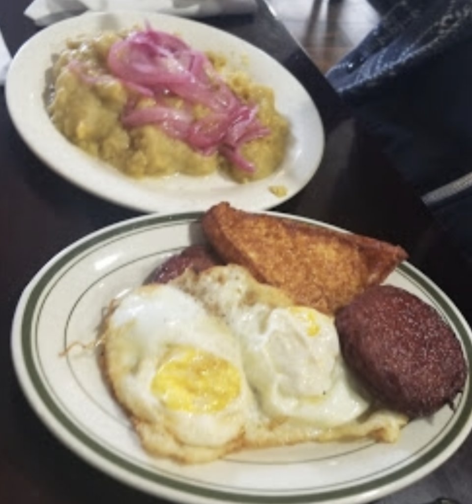 3 Golpes Mangu Huevos Salami & Queso